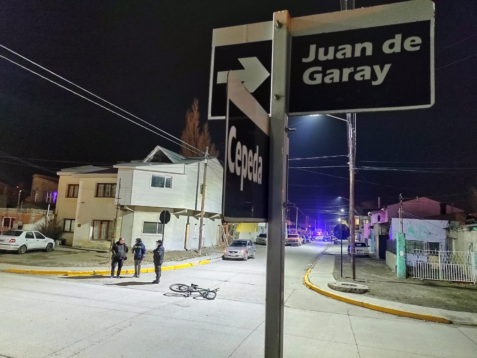 Santa Cruz: un ciclista circulaba en contramano de noche y fue atropellado por un auto 