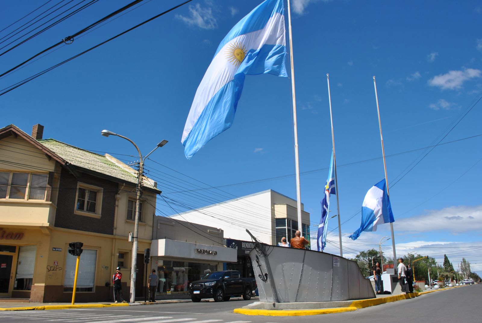 Izamiento de banderas (Foto JCC)