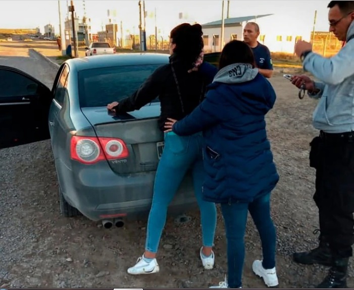 La Pochola detenida al buscar el dinero. 