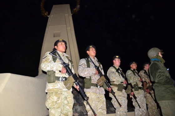 Acto de Vigilia A 33 años de la Gesta de Malvinas (Fotos: C. Robledo)