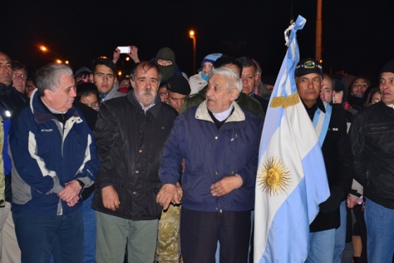 Acto de Vigilia A 33 años de la Gesta de Malvinas (Fotos: C. Robledo)