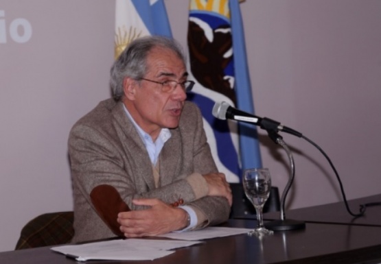 Flores, ex legislador nacional por Santa Cruz.