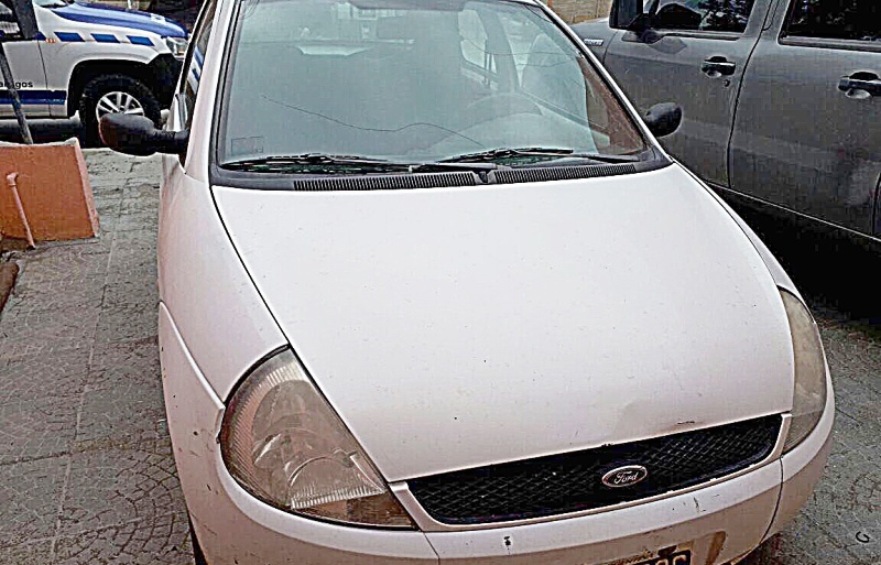 La policía secuestró el Ford Ka en el que se movilizaba Marshall. 