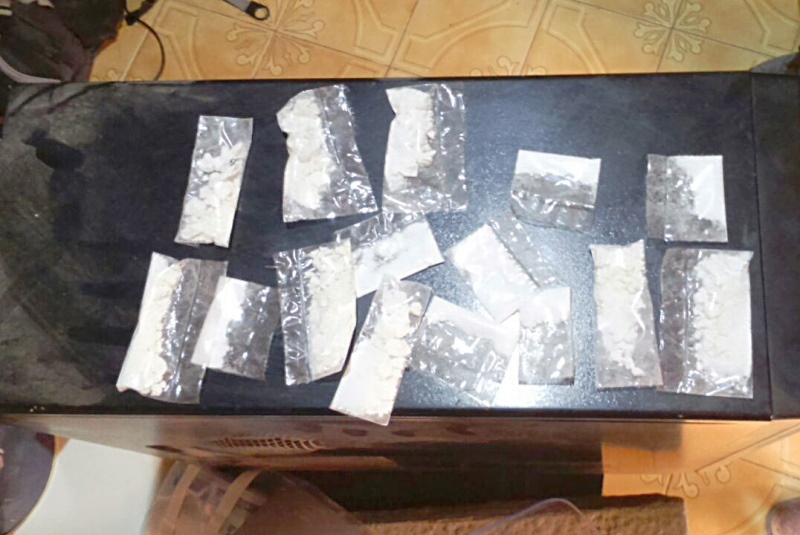En total se secuestraron un poco más de dos kilos de cocaína de máxima pureza.