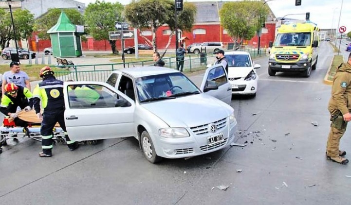 El accidente fue en el cruce de las Avs. Costanera e Independencia