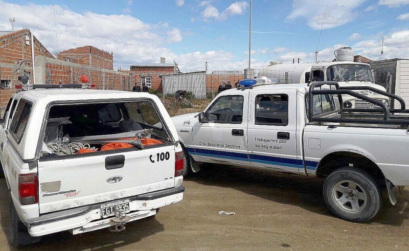 La policía inspeccionó la casa del hombre que se encuentra con paradero desconocido. 