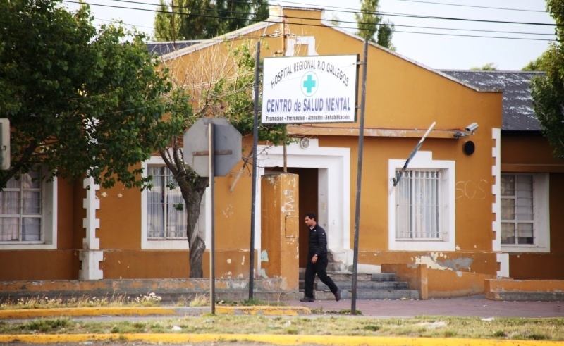 El sujeto logró escabullirse del Centro de Salud Mental.