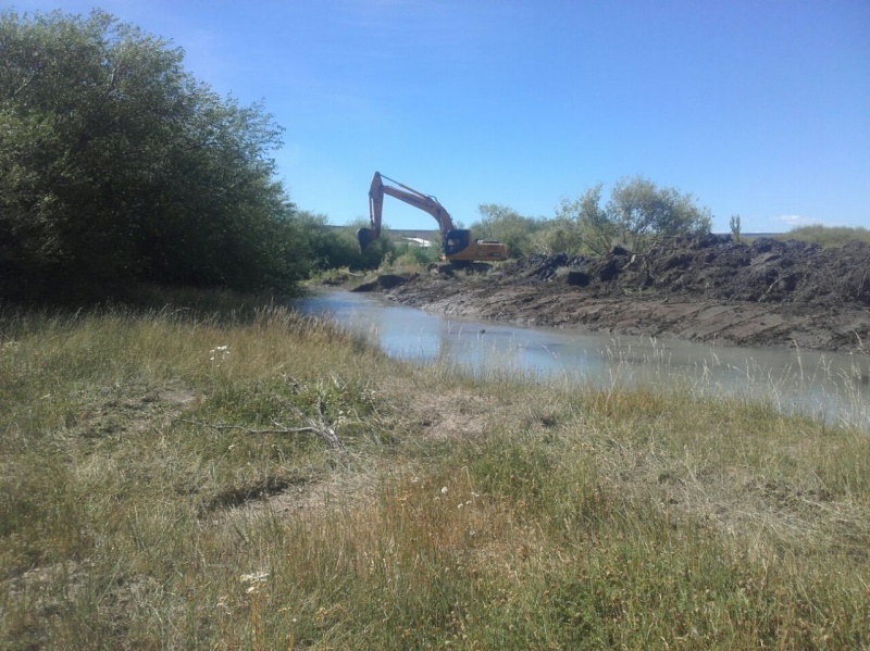 Trabajos realizados en el rio.