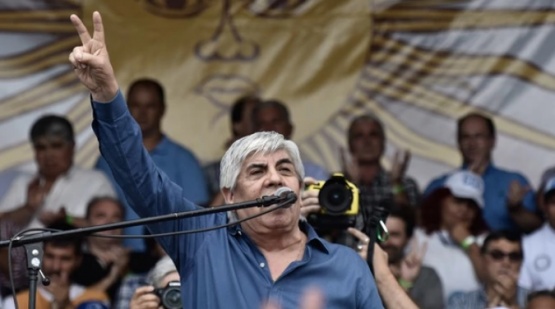 Hugo Moyano, ayer, en el acto en la 9 de Julio (Foto: Adrián Escándar)