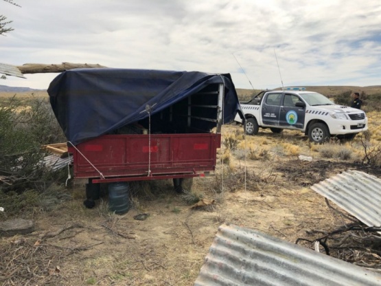 El trailer donde trabaja el peón. 