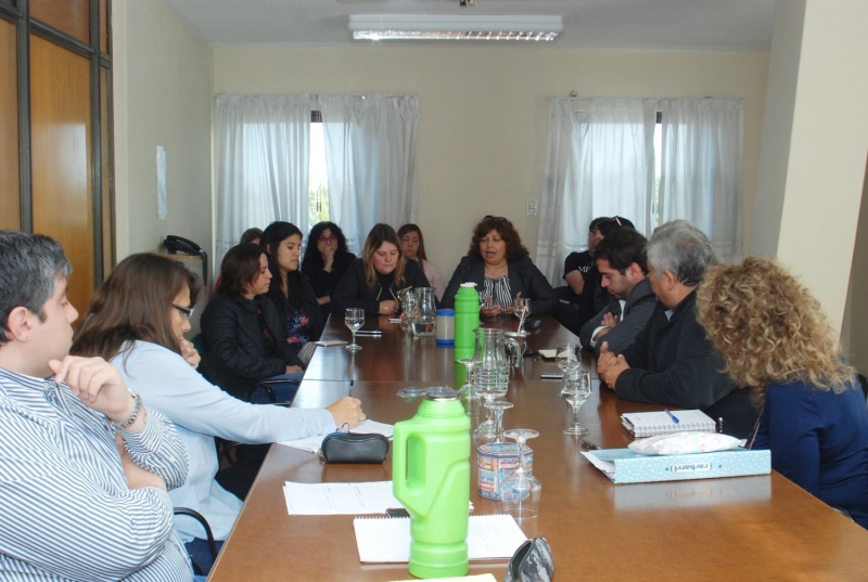 Reunión de legisladores con madres del ICEP.