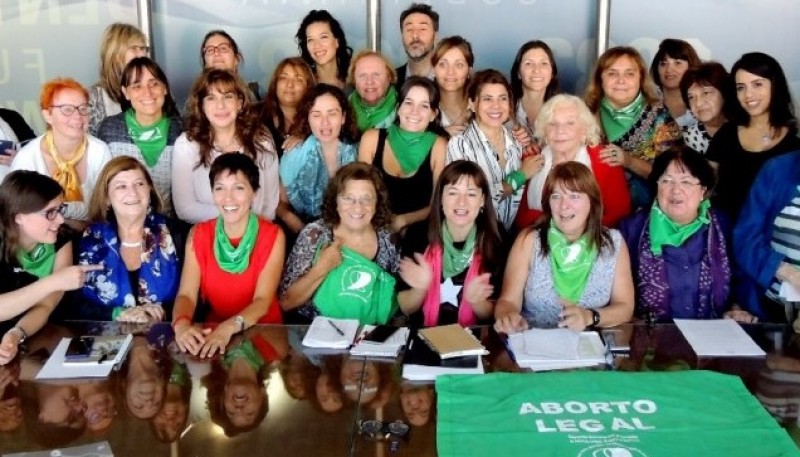 Diputadas y militantes por el aborto legal acordaron marchar el martes al Congreso. (Parlamentario)