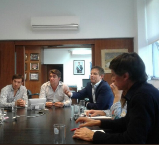 Reunión de Costa con autoridades nacionales.  