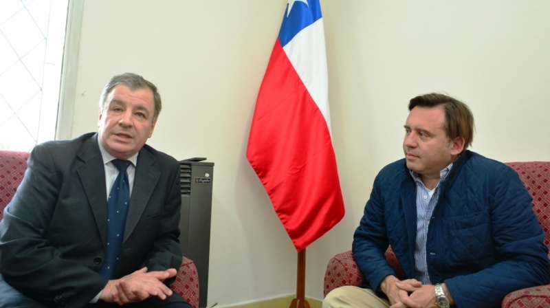 Claudio Radonich, Alcalde de Punta Arenas, junto al cónsul chileno Sergio Valenzuela.