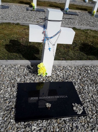 La tumba de José Honorio Ortega ya cuenta con su lápida