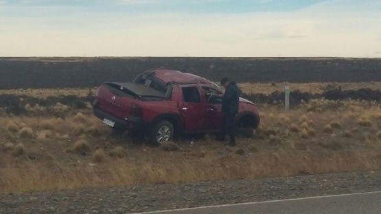 Volcó camioneta cerca de La Esperanza