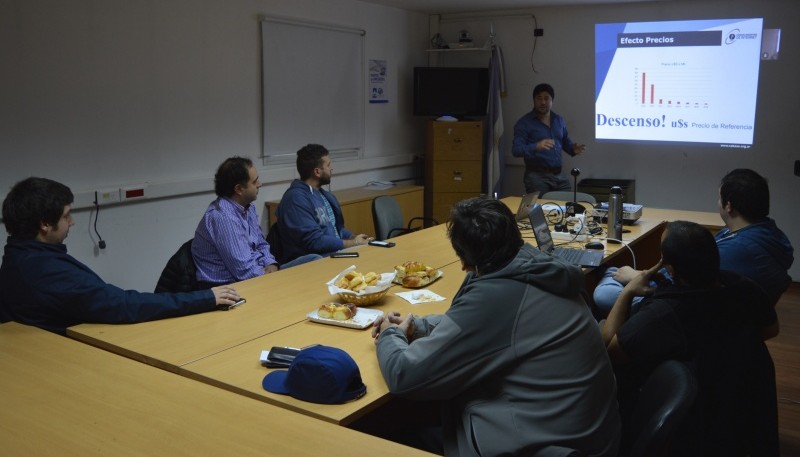 La reunión contó con la presencia del Prosecretario de Sistemas y Tecnologías de la Información de la UNPA, Daniel González; el responsable de Desarrollo de Proyectos de la Cámara Argentina de Internet (CABASE), Martín Rodríguez y representantes de distintas empresas proveedoras de Internet locales que se asociarían inicialmente a lo que será el primer Punto de Intercambio de Datos – conocidos como IXP, según su denominación en inglés- de la provincia de Santa Cruz y el tercero de la Patagonia.