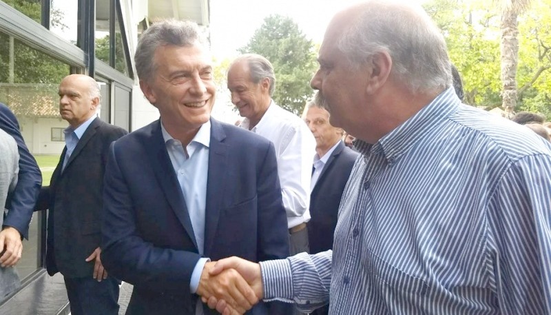 Giubetich saludando a Macri