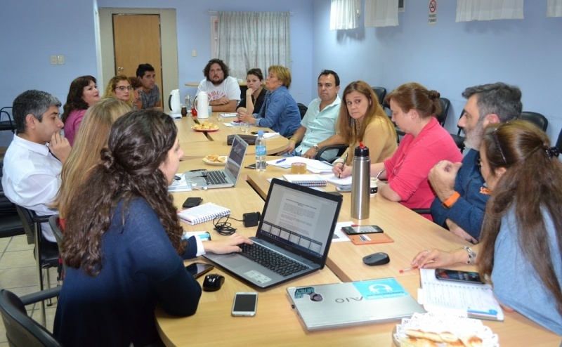 Vessvessian se reunió con el equipo de trabajo. 