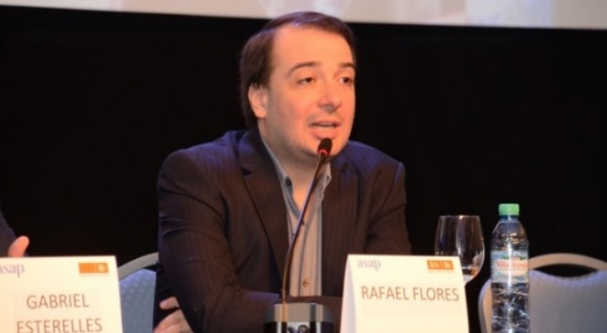 Lic. Rafael Flores.