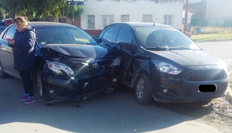 Los autos quedaron con importantes daños materiales (C.R)