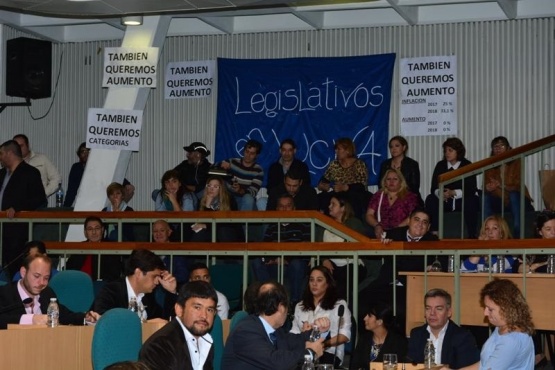 Reclamo salarial dentro de la Legislatura