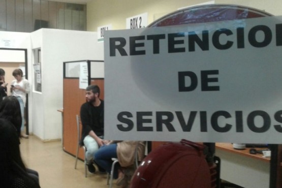 Trabajadores con medidas de fuerza( foto:C. Robledo).