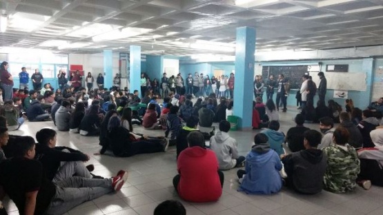 Docentes y auxiliares convocan a la comunidad educativa por 