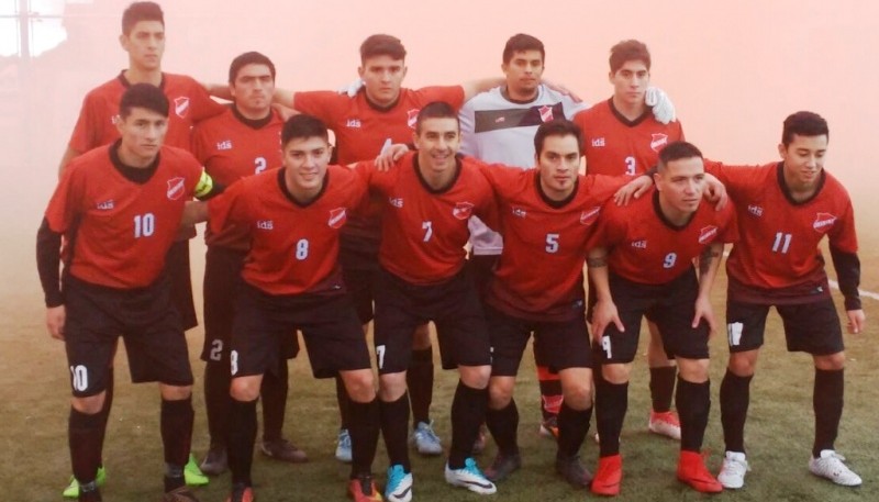 Los campeones posando para la foto.