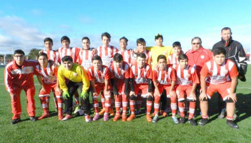 Los chicos del alacrán posaron antes del festejo del título. 