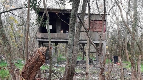 Rescataron a cinco hermanitos abandonados en el monte