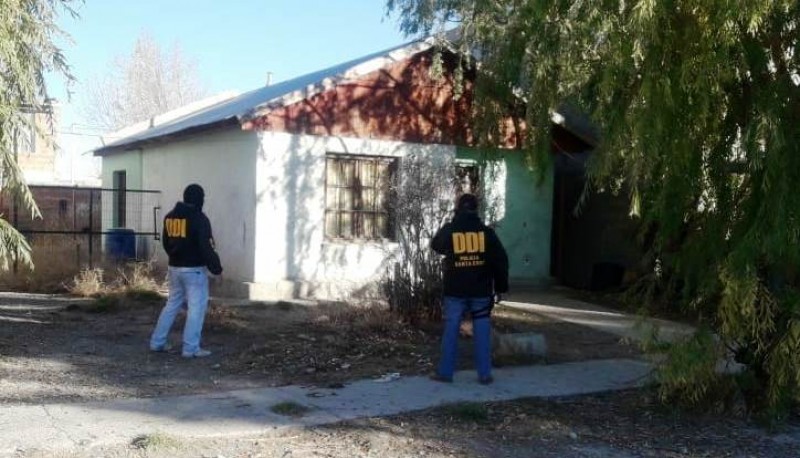 Vivienda allanada por el personal policial y de la DDI. 