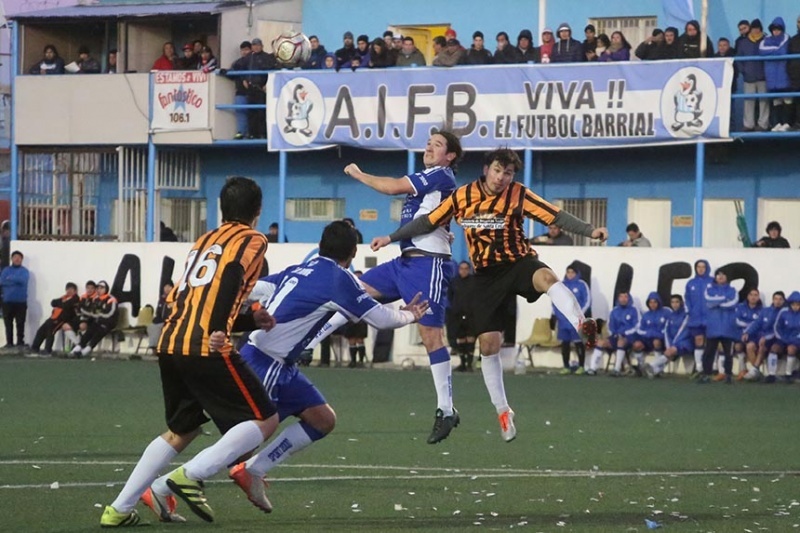 El Prócer levantó la Copa. (C.G)