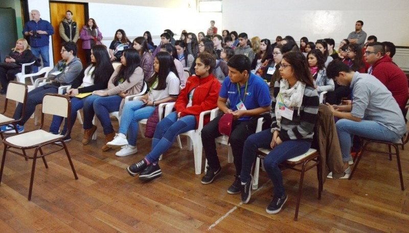 Estudiantes que participarán de la Mesa de Gestión del Parlamento del Mercosur. 