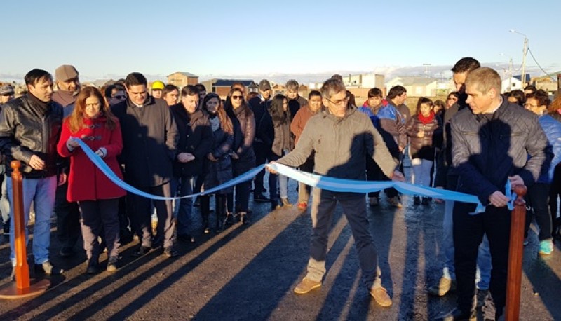 Las autoridades estuvieron presentes en el barrio. 