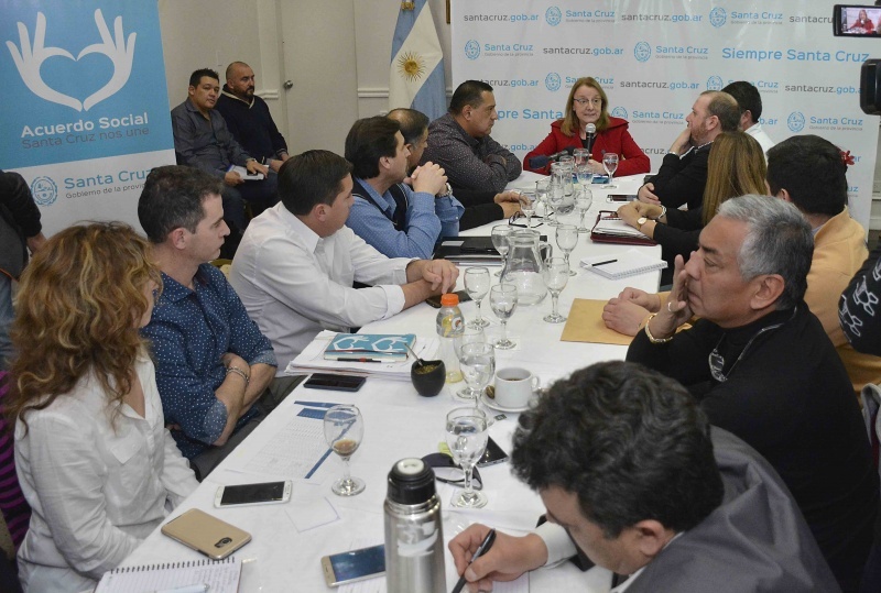 Alicia encabezó el encuentro con los referentes de localidades. 