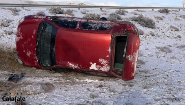 El Clio volcó a unos 20 kilómetros de Tres Lagos. (Foto: Ahora Calafate)