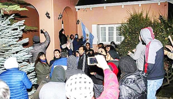 La noche del 21 de abril y mañana del 22, algunos quisieron ingresar a la Residencia 