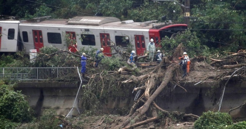 Piden evacuar a las familias.