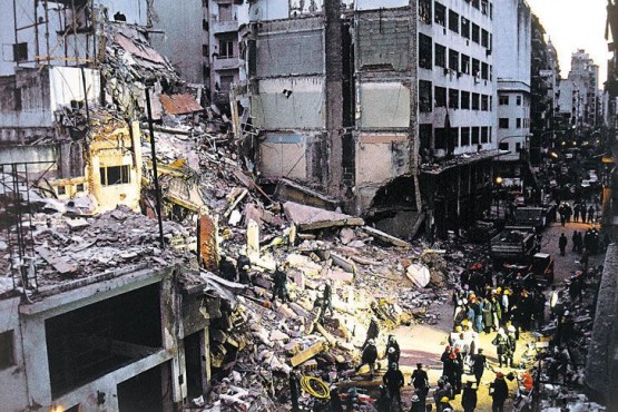 Atentado a la AMIA: ocurrió el 18 de julio de 1994. Saldo de 85 muertos y 300 heridos. FOTO: CEDOC