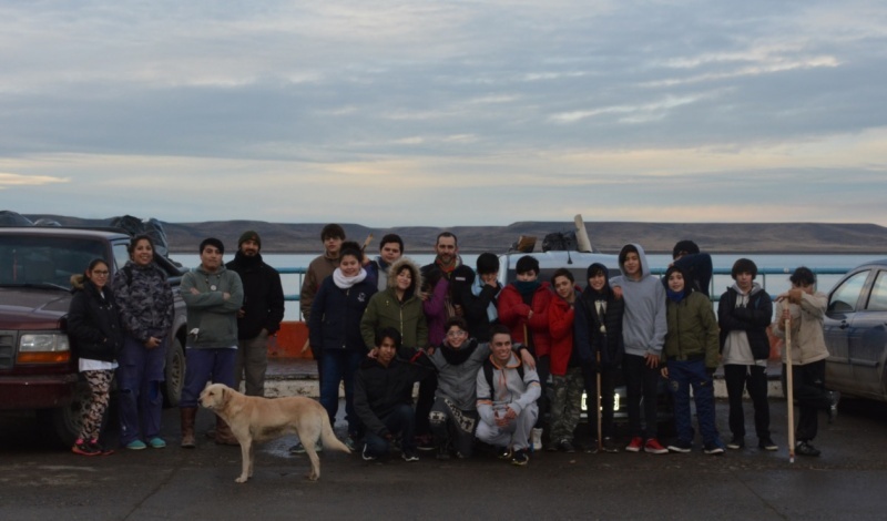 Algunos de los voluntarios en la costanera. (C.R)