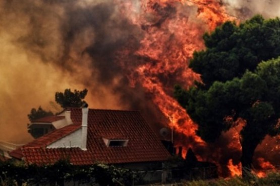 Los incendios forestales arrasan a Grecia