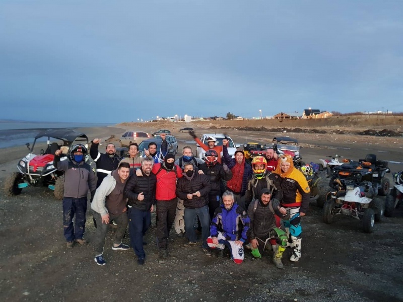 La noche le puso otro color al Enduro. 