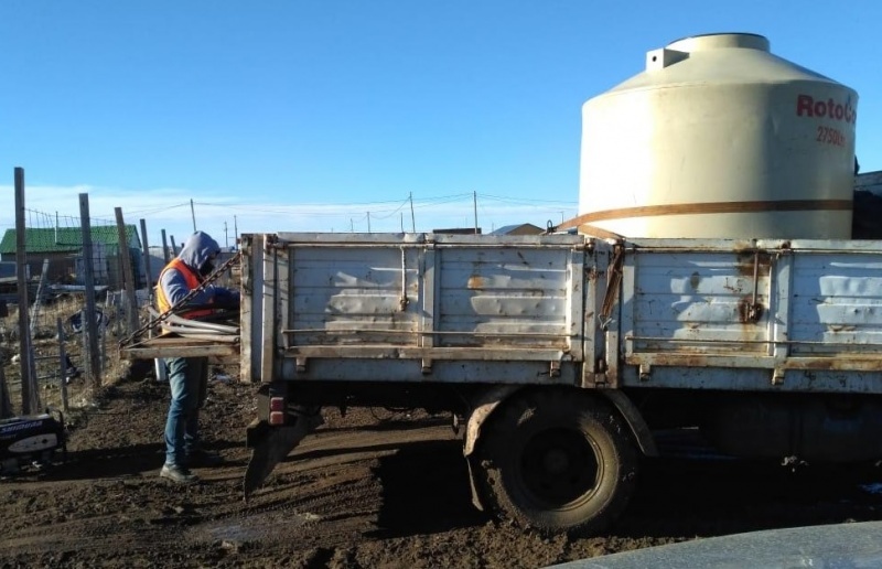 Llevaron el agua a los barrios. 