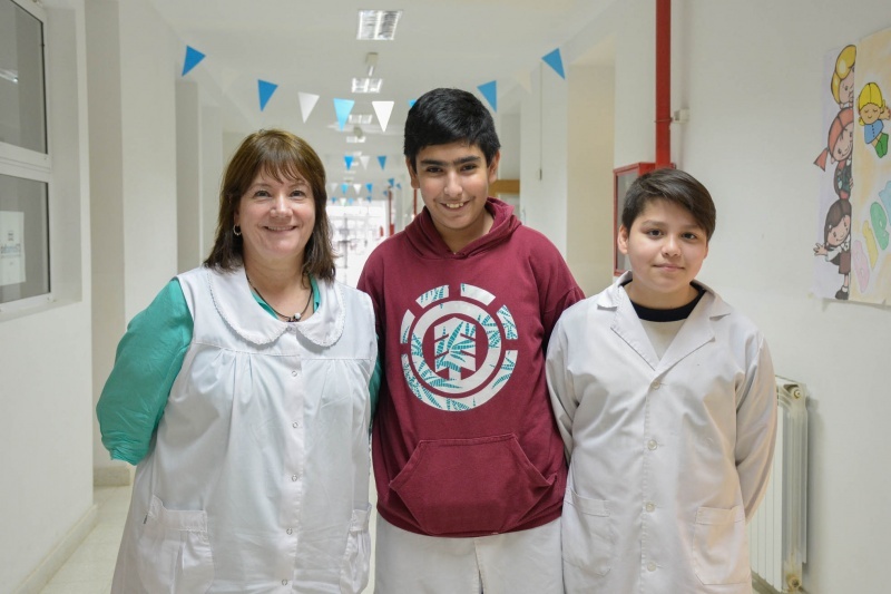 Los dos alumnos de la escuela del barrio San Benito.