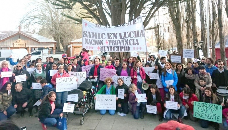 En El Calafate hubo movilización para defender el Hospital Samic