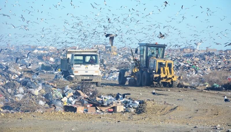 El viernes habrá un nuevo encuentro, momento en que se exigirá plazos para la presentación del estudio de impacto ambiental y el proyecto de tratamiento de residuos.