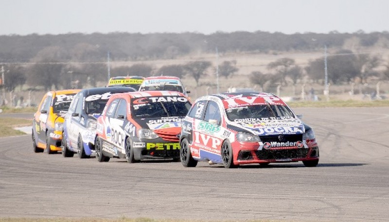 Borgobello y los nuestros en fila. 