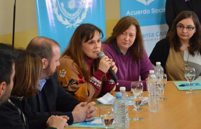 Paola Vessvessian en las actividades de Piedra Buena.