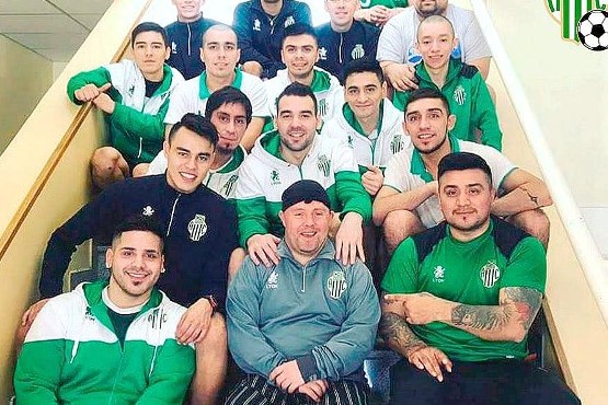 Los jugadores del albiverde distendidos antes de su nuevo desafío. 